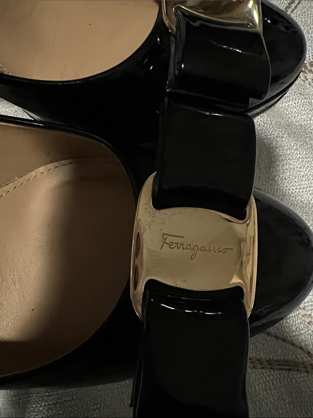 Salvatore Ferragamo Black Patent Leather Bow Pumps with Gold Plaque - Picture 5 of 11
